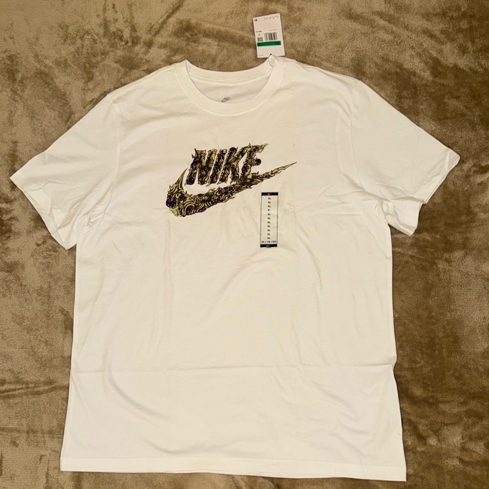 Nike White Short Sleeve Tee